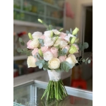 HOA CẦM TAY CÔ DÂU NHỎ XINH