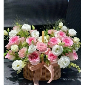 GIỎ HOA MÀU HỒNG NHẸ NHÀNG 
