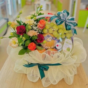giỏ trái cây + hoa 