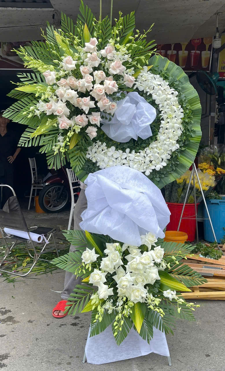 hoa viếng lan trắng