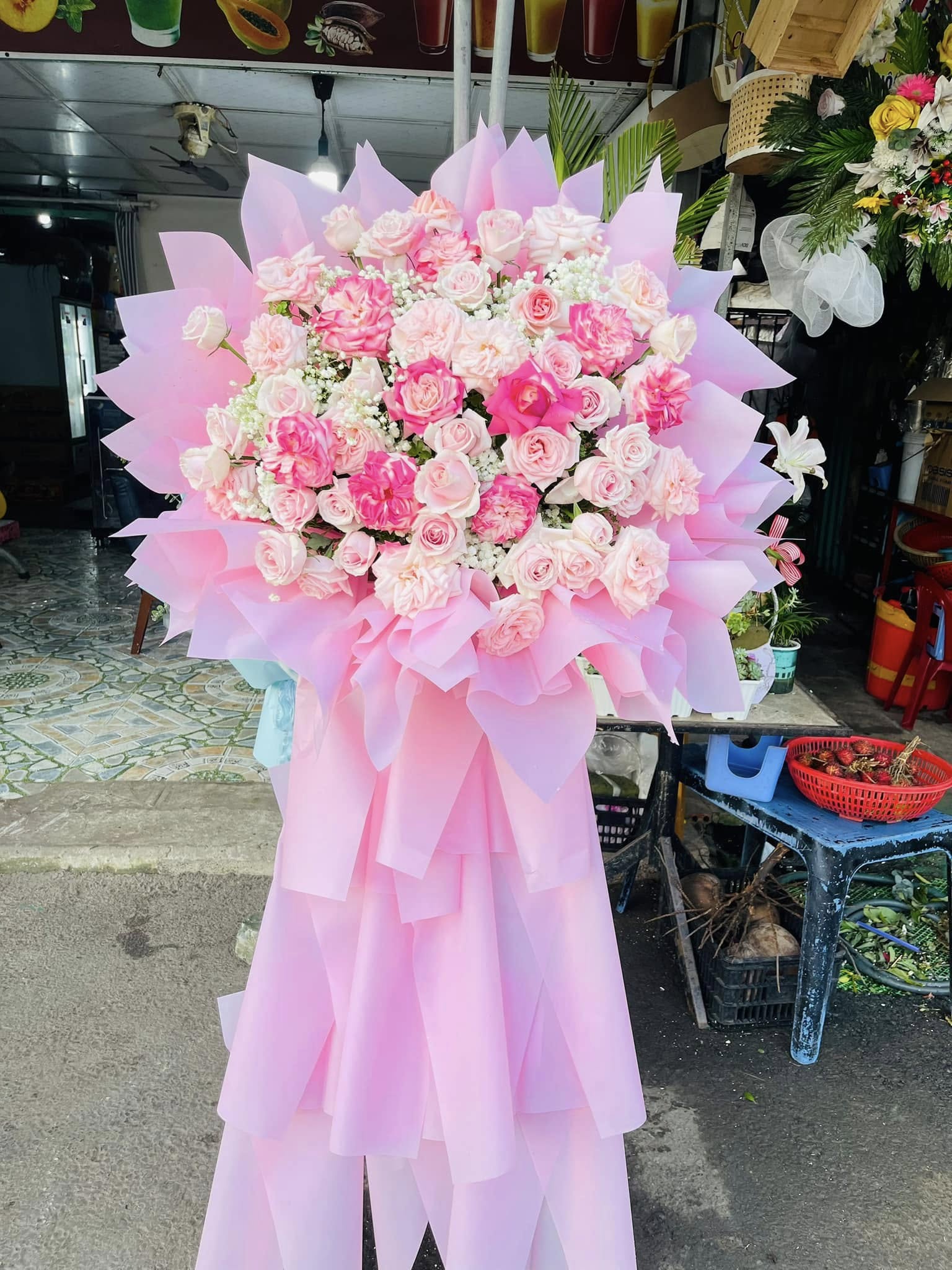 kệ hoa chúc mừng tone hồng 
