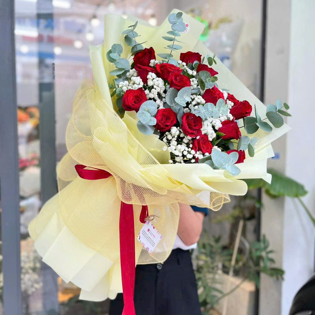 BÓ HOA HỒNG  ĐỎ GIẤY VÀNG (HỒNG BIÊN CAO LÃNH ĐỒNG THÁP: CỔNG RỒNG PHỤNG - MÂM QUẢ - HOA TƯƠI)